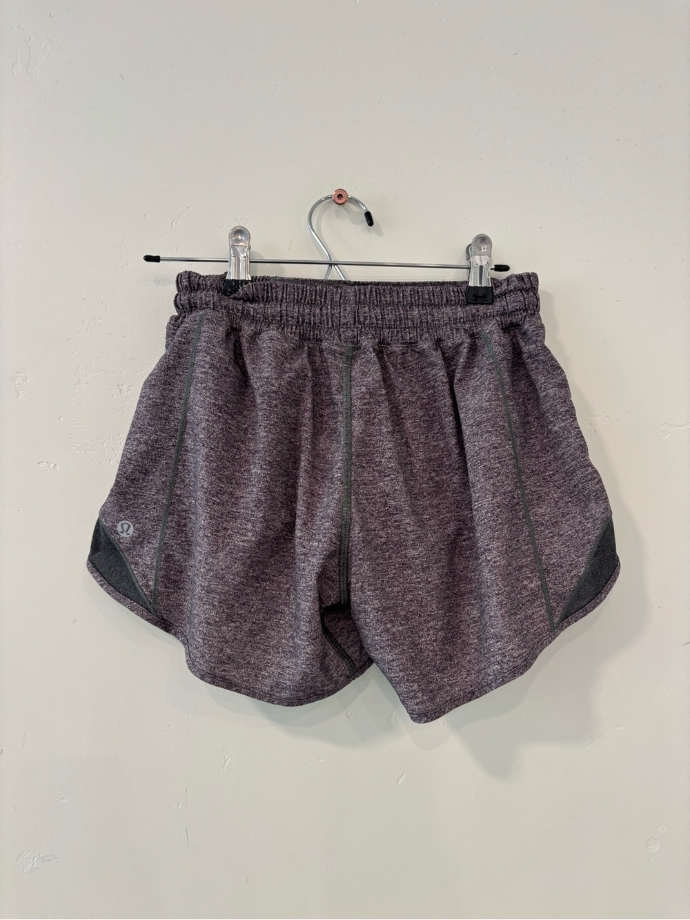 Lululemon Woman’s Hotty Hot Short High-Rise Long 4" Gray Size 4 Tall Gym Running